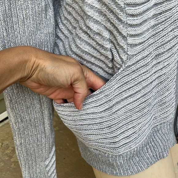 Excellent condition Lululemon cable knit full zip sweater - Picture 6 of 14